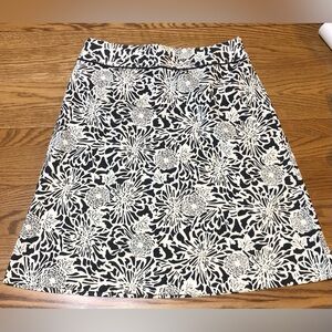 Banana Republic Ladies Black & White Floral Skirt Size 8 Medium Women’s